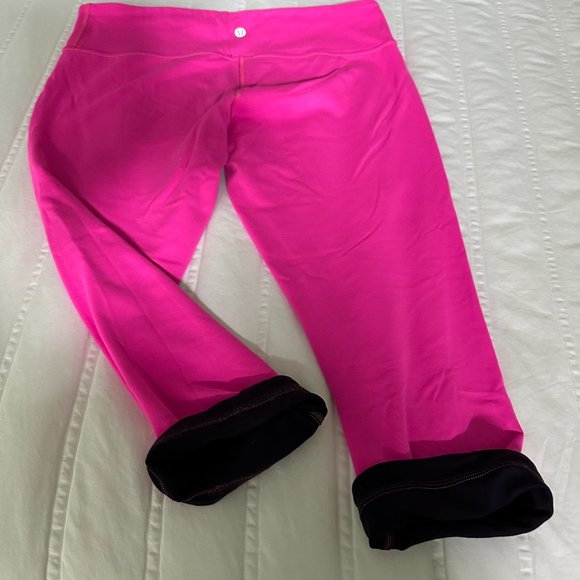 EUC Lululemon Cropped Reversible Leggings - Picture 4 of 4